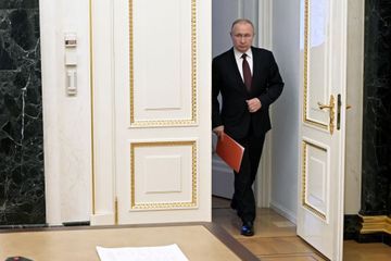 Guerre en Ukraine : l'UE adopte des sanctions financières contre Poutine et Lavrov