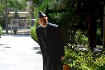Hamid Karzai : «Les talibans doivent revenir sur leur décision. L'éducation des filles est un enjeu vital»