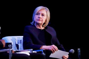 Hillary Clinton nie toute intention d'être la colisitière de Michael Bloomberg