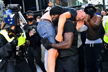 A Londres, l'acte héroïque d'un manifestant de Black Lives Matter