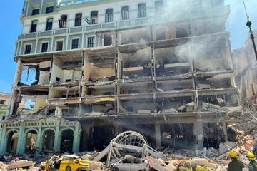 Impressionnante explosion dans un hôtel en travaux de La Havane