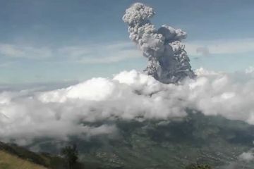Indonésie : le volcan Merapi est entré en éruption