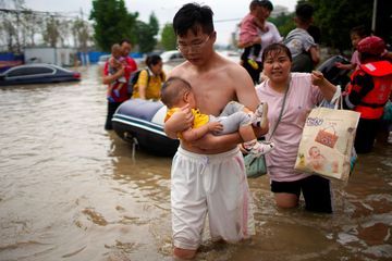 Inondations en Chine: stupeur à Zhengzhou après la dévastation, la pluie menace toujours