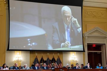 Invasion du Capitole : le «courage» de Mike Pence, qui s'est opposé à Donald Trump, salué