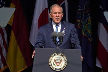 «Invasion injustifiée et brutale» : le lapsus de George W. Bush, qui confond Ukraine et Irak