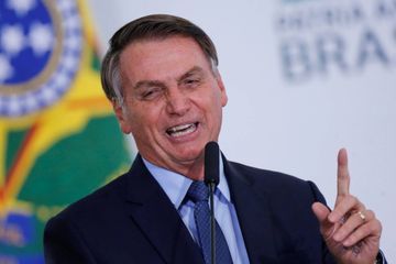 Jair Bolsonaro qualifie Greenpeace de 