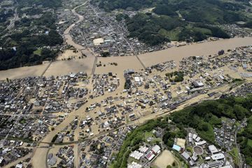 Japon: des dizaines de morts et disparus dans des inondations monstres