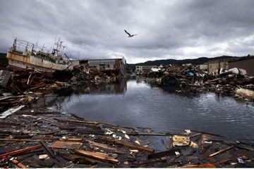 Japon : la longue dérive d'un bateau emporté par le tsunami en 2011 et retrouvé 9 ans après