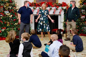 Jill Biden accueille des enfants pour lancer la saison de Noël