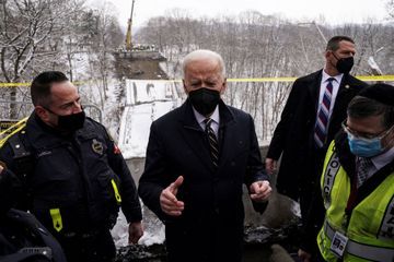 Joe Biden sur les lieux de l'effondrement d'un pont à Pittsburgh