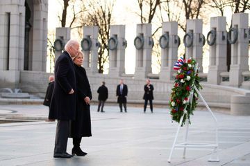 Joe et Jill Biden commémorent les 80 ans de l'attaque de Pearl Harbor