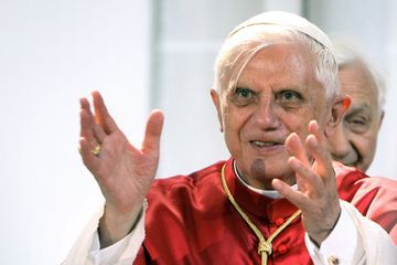 L'ancien pape Benoît XVI demande le retrait de son nom d'un livre controversé