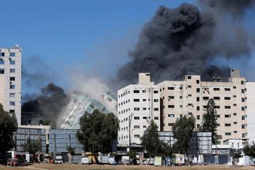 L'armée israélienne bombarde l'immeuble des médias Al-Jazeera et Associated Press à Gaza