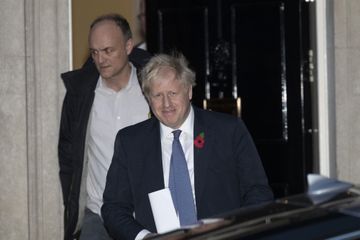 L'ex bras droit de Boris Johnson, Dominic Cummings, écharpe le Premier ministre