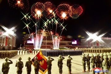 La pandémie mondiale n'empêche pas la Corée du Nord d'organiser son défilé militaire géant