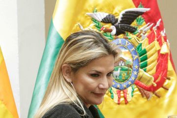 La présidente bolivienne Jeanine Añez positive au coronavirus mais 