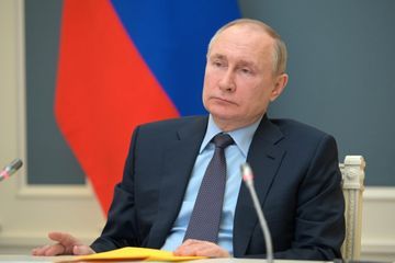 La Russie réplique aux sanctions américaines mais reste ouverte à un sommet