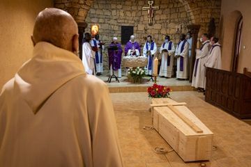 Le dernier moine rescapé du massacre de Tibhirine inhumé dans l'Atlas marocain