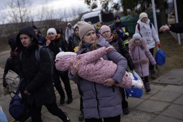 Le gouvernement anticipe jusqu'à «100.000 réfugiés» fuyant l'Ukraine vers la France