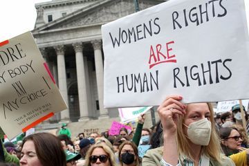 Le gouverneur de l'Oklahoma promulgue une loi banissant l'avortement dès la fécondation