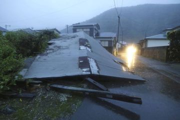 Le Japon frappé par un puissant typhon