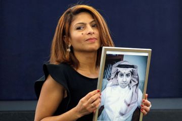 Le militant saoudien libéré Raif Badawi libéré, mais interdit de quitter le pays pendant 10 ans