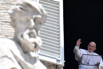 Le pape appelle au calme en Equateur, rend hommage à une religieuse tuée en Haïti