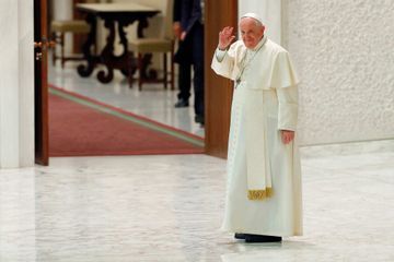 Le pape François se dit prêt à voir Vladimir Poutine et compare l'Ukraine au Rwanda