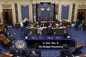 Le Sénat américain ouvre la voie à un plan massif de soutien à l'économie