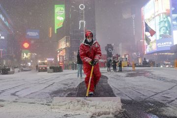 Les New-yorkais bravent la première tempête de neige de l'année