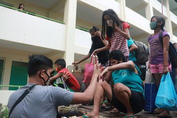 Les Philippines déjà fragilisées par le coronavirus, menacées par un typhon