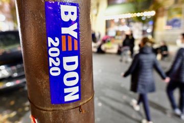 Les scores de Biden s'améliorent dans trois Etats-clés