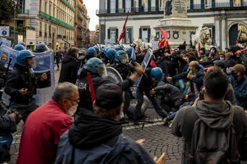 Londres, Berlin, Rome, Naples...L'Europe se rebelle face aux mesures anti-covid