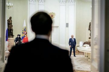 Macron - Poutine : les coulisses de leur rencontre
