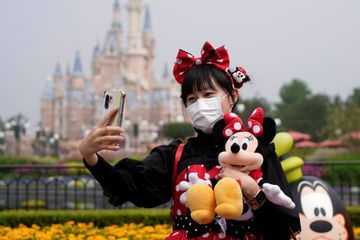 Masques et oreilles de souris : le parc Disney rouvre à Shanghai