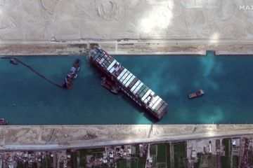 Meubles Ikea, moutons... 369 navires et leur cargaison bloqués près du Canal de Suez