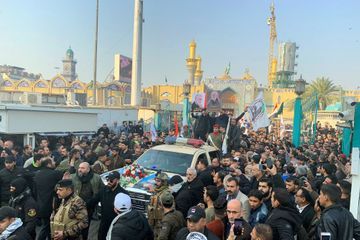 Foule dans les rues de Bagdad pour les obsèques de Qassem Soleimani dans les rues de Bagdad, samedi.