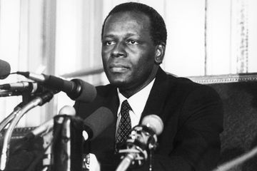 Mort de Dos Santos, ancien président controversé de l'Angola indépendant