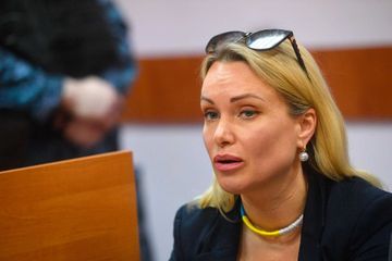 «Non à la guerre» : Marina Ovsiannikova condamnée à une amende et libérée