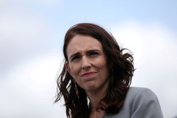 Nouvelle-Zélande : la Première ministre garde son calme face à un séisme en direct