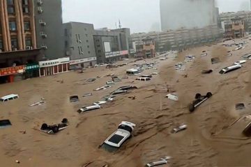 Passagers piégés dans le métro et rues dévastées : inondations meurtrières en Chine