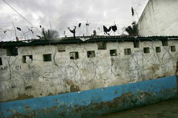 Pénurie de nourriture et médicaments : 11 morts dans la plus grande prison de Kinshasa