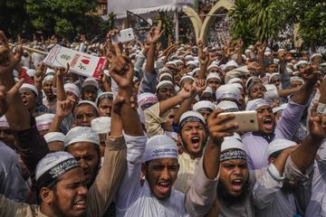 Plus de 50.000 manifestants contre la France au Bangladesh