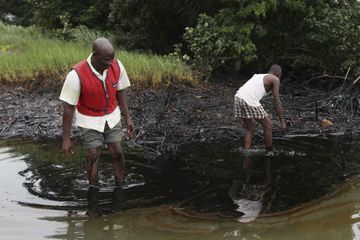 Pollution pétrolière au Nigeria: Shell accepte de payer 95 millions d'euros aux communautés