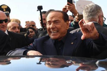 Positif au Covid-19, Silvio Berlusconi a été hospitalisé