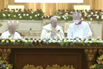 Première messe publique en Irak pour le pape François