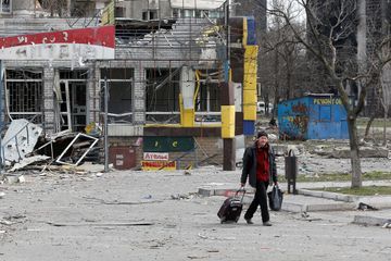 Premières évacuations à Marioupol, des Russes irradiés à Tchernobyl... le point sur la guerre en Ukraine