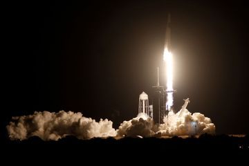 Quatre astronautes en route vers la station spatiale à bord d'une fusée SpaceX