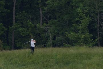 Retour au golf sous les critiques pour Donald Trump
