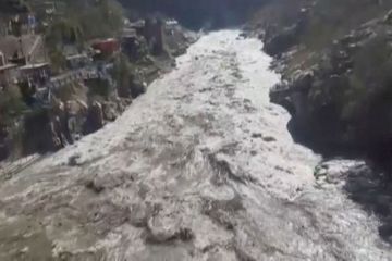 Rupture d'un glacier dans l'Himalaya : au moins trois morts et 150 disparus